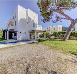 3 Bedroom Apartment with Pool in Cala San Vicente, Sleeps 6
